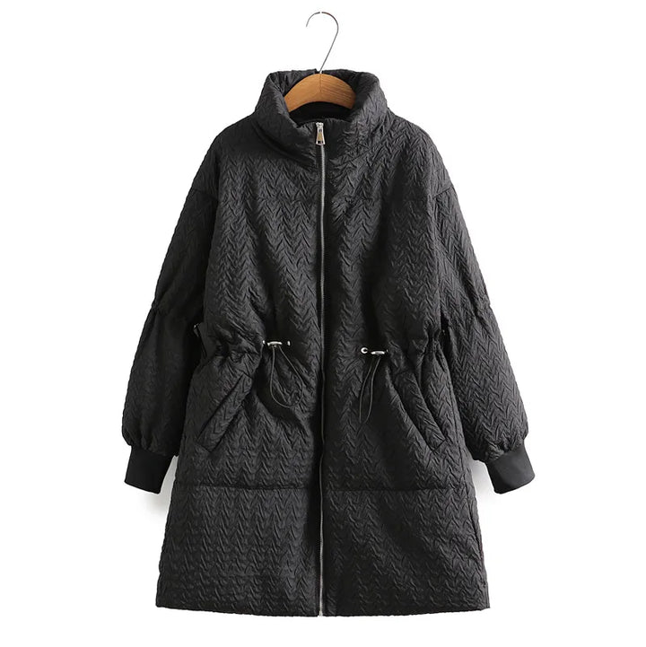 Warmer Khaki Wintermantel für Damen in Großen Größen, komfortabel & modern.