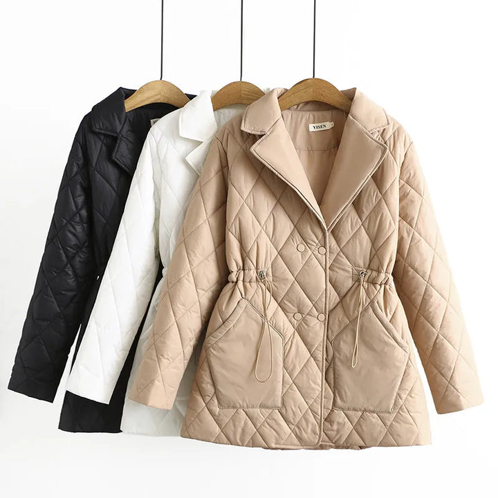 Komfortable wattierte Outdoor-Jacke für Damen, Übergröße, elegantes Muster, ideal für Herbst.