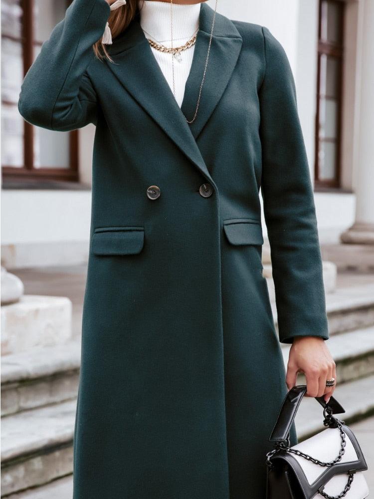 Kuscheliger Damen Wintermantel, extra warm. Eleganter Mantel für Frauen, stilvolle Mode Oberbekleidung.