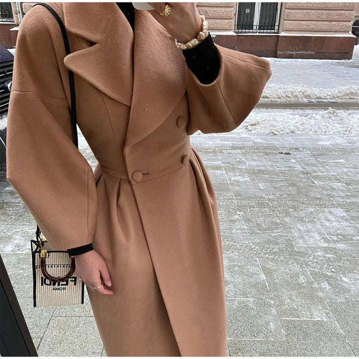 Femininer langer Damenmantel, modisch und zeitlos, perfekte Oberbekleidung für Herbst/Winter.