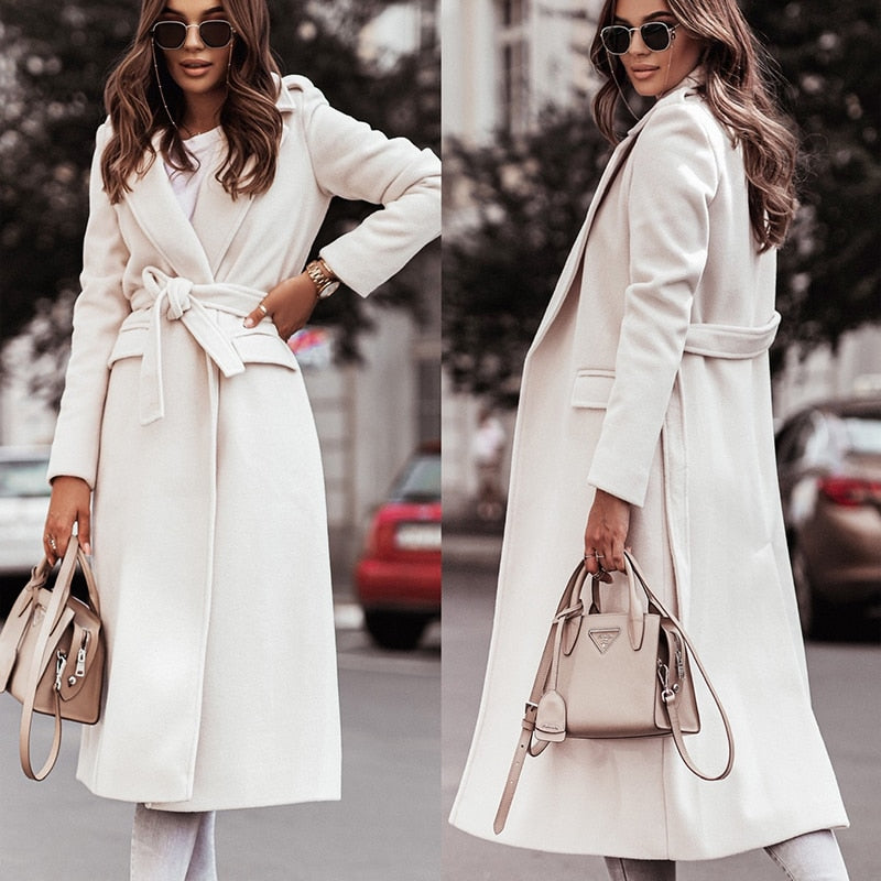 Eleganter Damen Wintermantel, langer Schnitt, stilvolle und warme Winterjacke für die Dame. Herbst/Wintermode.
