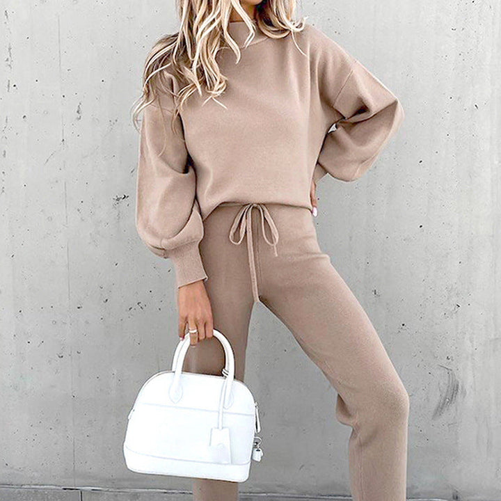 Damen Heimanzug Highwaist-Hose & passender Pullover. Bequeme Freizeitkleidung für Wohlfühlmomente.