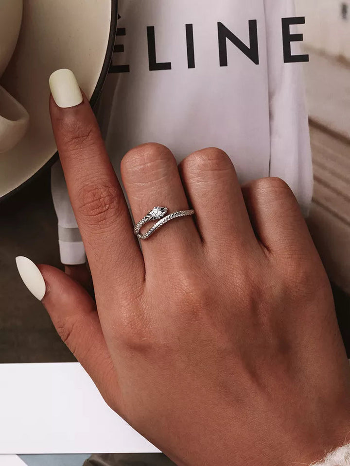 Damen Schlangenring, handgefertigt aus Sterlingsilber mit glänzenden Zirkonen, edles Schmuckstück.