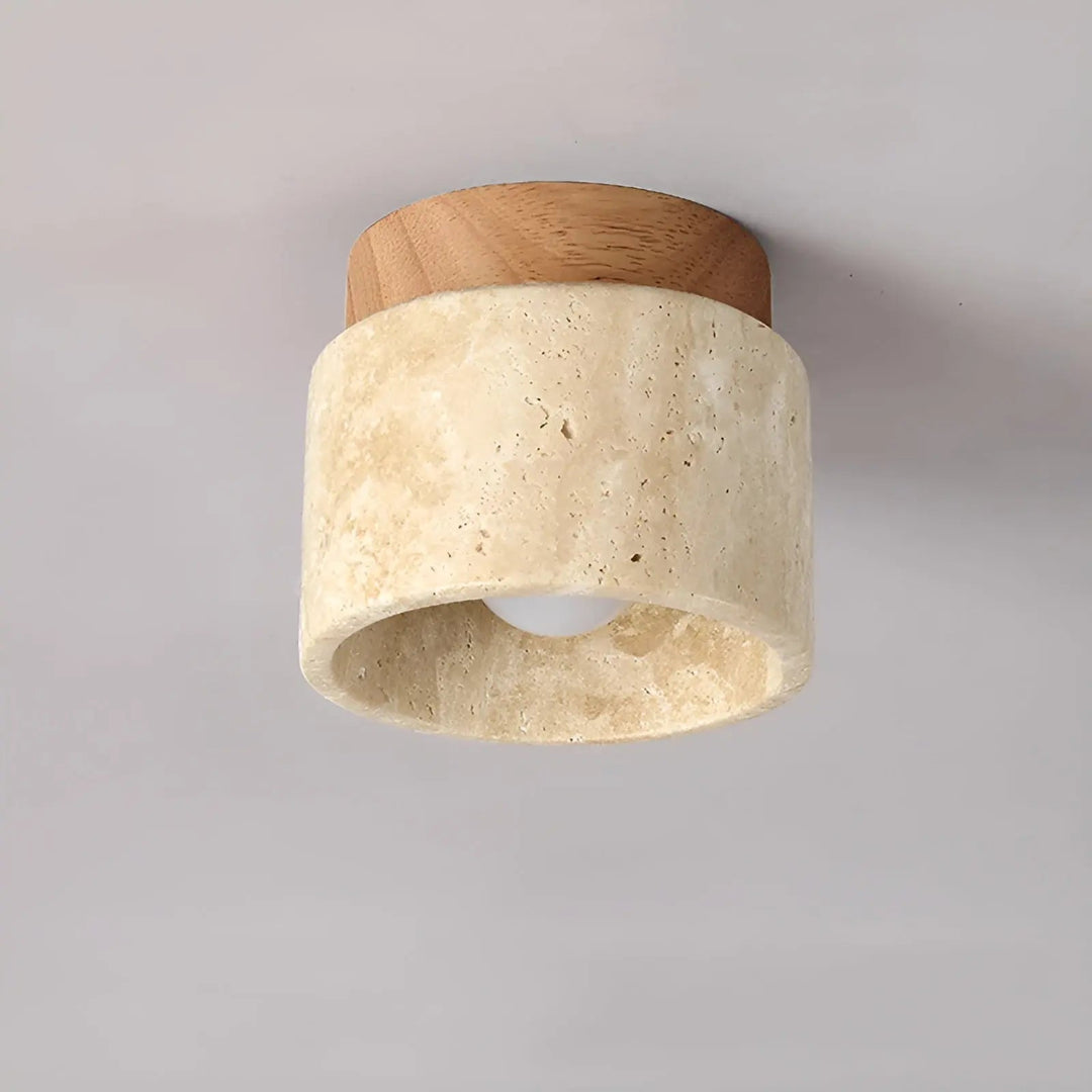 Elegante Travertin-Deckenleuchte aus Naturmaterialien. Moderne Holz- & Steinlampe für stilvolle Flur- oder Wohnzimmerbeleuchtung.