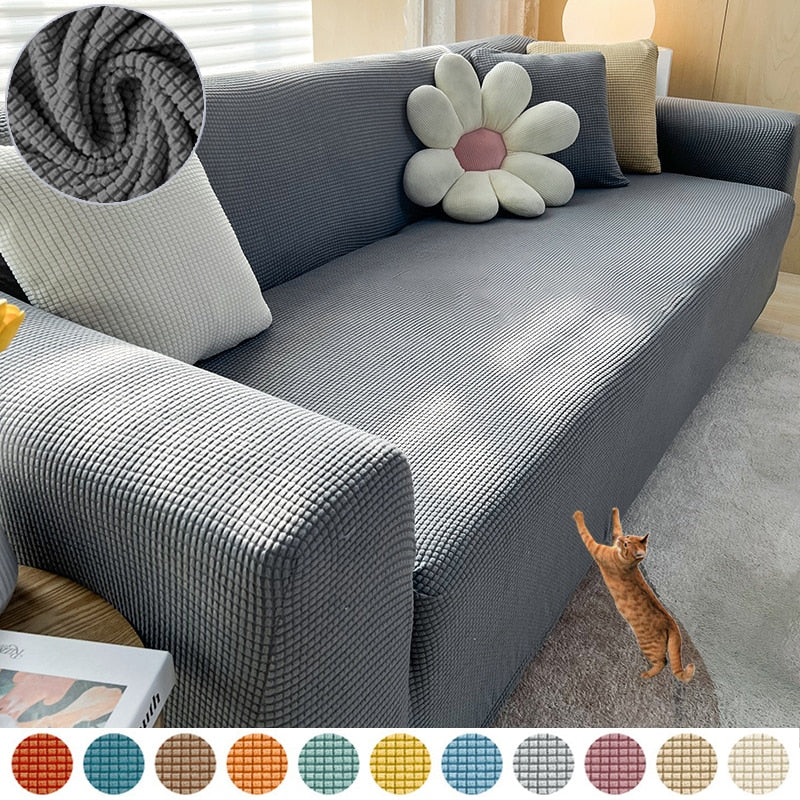 Weiche Sofahusse in Creme; pflegeleichter Möbelschutz für ein helles Wohnzimmer.