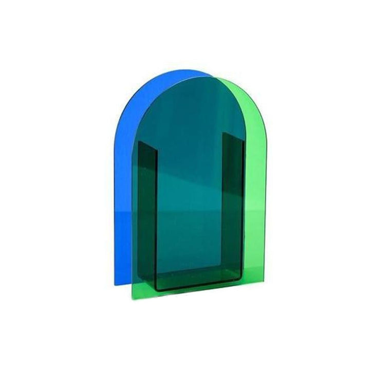 Zeitgenössische Acrylvase, abstrakt. Perfekte Hausdekoration für moderne Wohnzimmer im nordischen Stil.