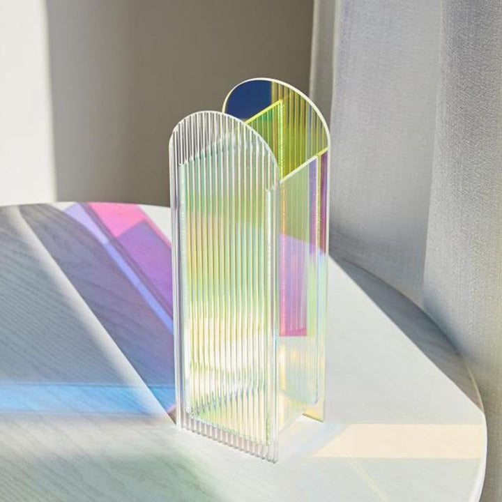 Stilvolle Acrylvase, nordisch-modern. Ein dekoratives Highlight, das durch seine Transparenz Akzente setzt.