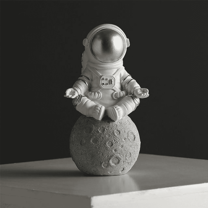 Figur eines Astronauten aus Harz, goldene Rüstung, Weltraum-Traum, für Wohnzimmer-Dekoration.