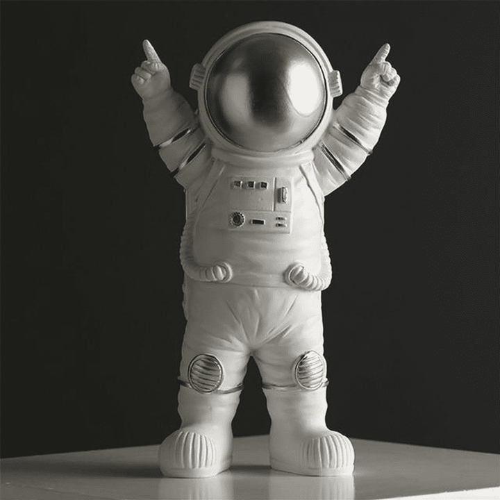 Harz-Astronauten-Figur, glänzend, modern, inspiriert durch Weltraum-Erkundung, für stilvolle Akzente.