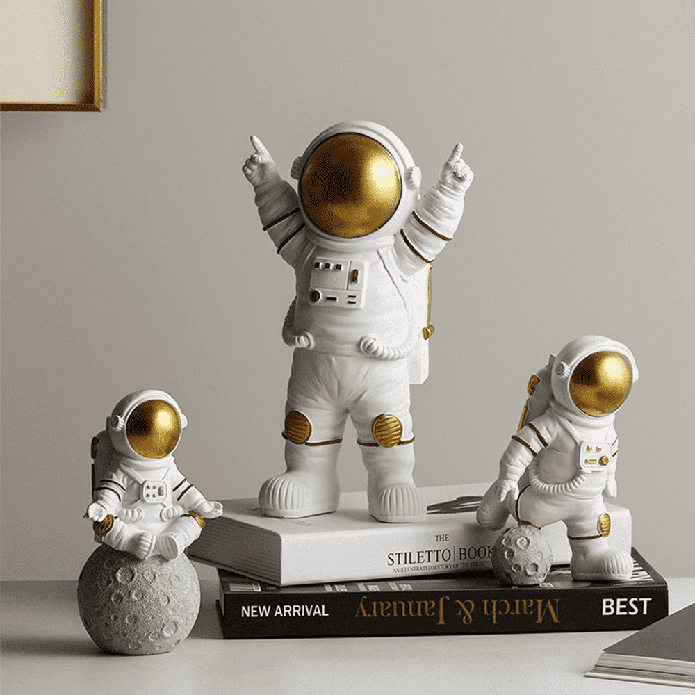 Einzigartige Astronauten-Skulptur aus Harz, detailliert, als Motivations-Deko für Bücherregal.