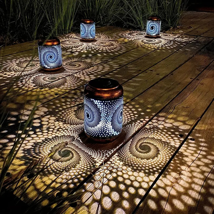 Dekorative Gartenlampe für Außenbereiche, stilvolle Solarleuchte mit faszinierendem Lichtspiel, ideal für Garten & Terrasse.