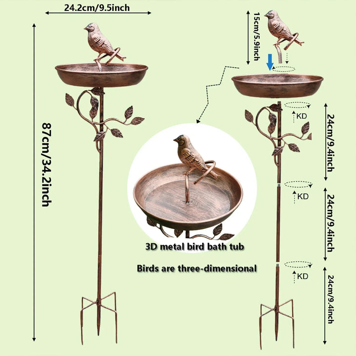 Robuste Metall-Vogeltränke mit langem Erdspieß, wetterfest und eine Bereicherung für Gartenvögel.