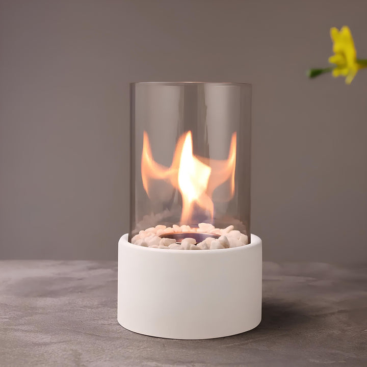 Dekorative Metall-Glas-Öllampe für zeitlose Eleganz und warmes Ambiente.