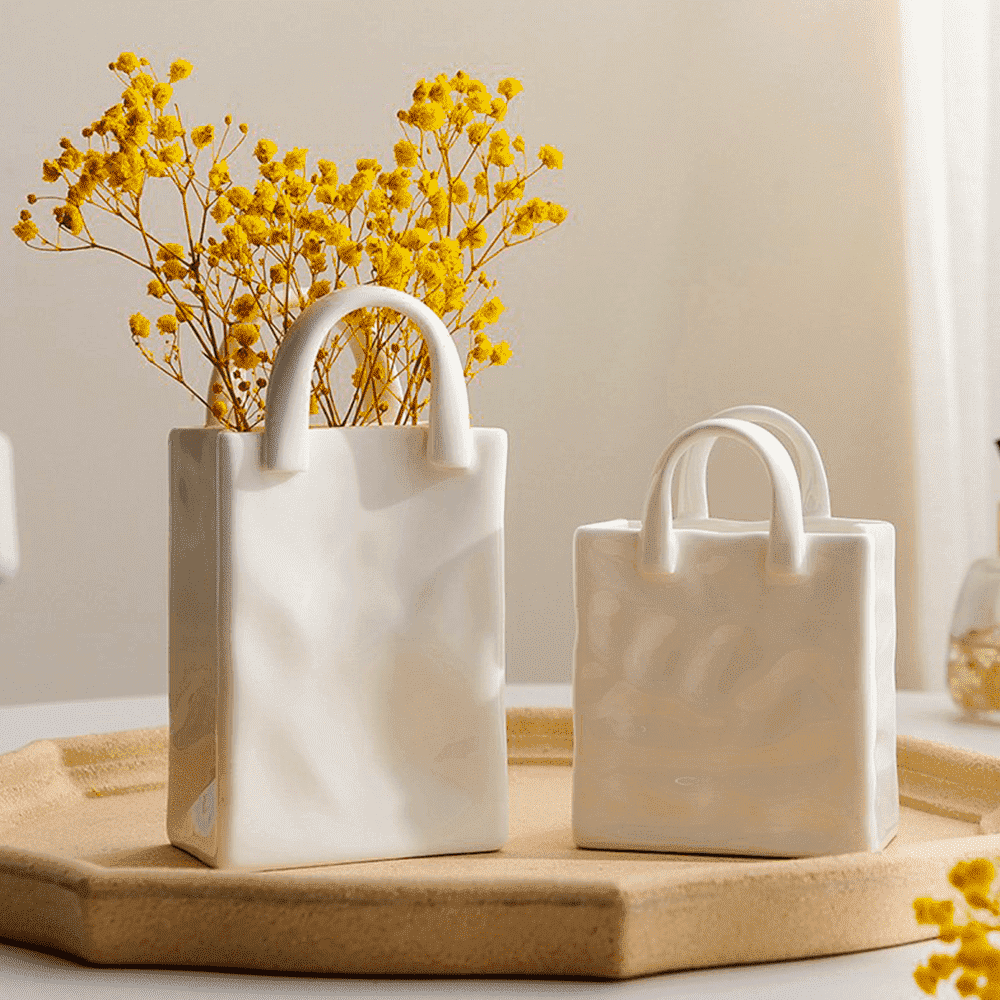 Elegante Handtaschen Blumenvase aus Porzellan, perfekt als moderne Dekoration & Geschenkidee für Zuhause.