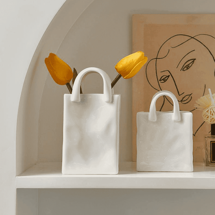 Designer Handtaschenvase aus Porzellan, elegante Dekoration für Ihr modernes Wohnzimmer Ambiente.