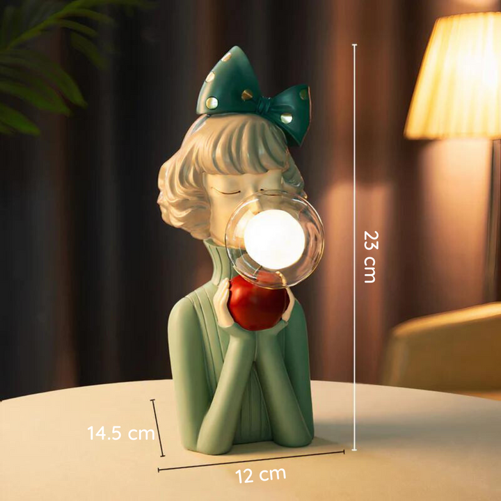 Elegante Kunstharz Tischlampe, handgefertigt, mit Glasdetails für modernes Schlafzimmer Design.