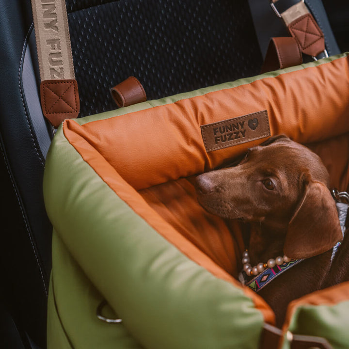 Hundeautositz mit weicher Polsterung, sorgt für eine bequeme & sichere Fahrt für den Hund.