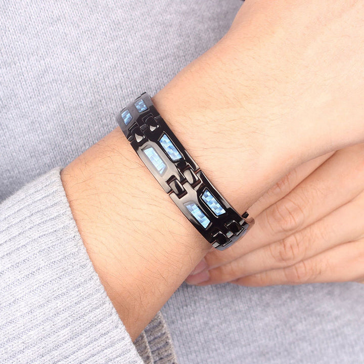 Schickes blau-schwarzes Herren Titan Magnetarmband, steigert Energie und sorgt für Wohlbefinden.