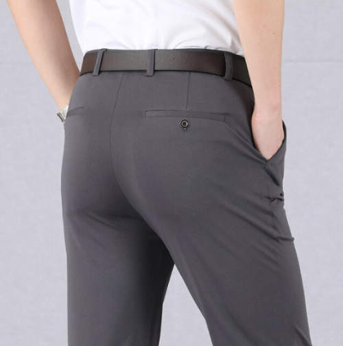 Herren-Alltagshose, knitterarm und pflegeleicht, ideal für täglichen Komfort und mühelosen Stil.