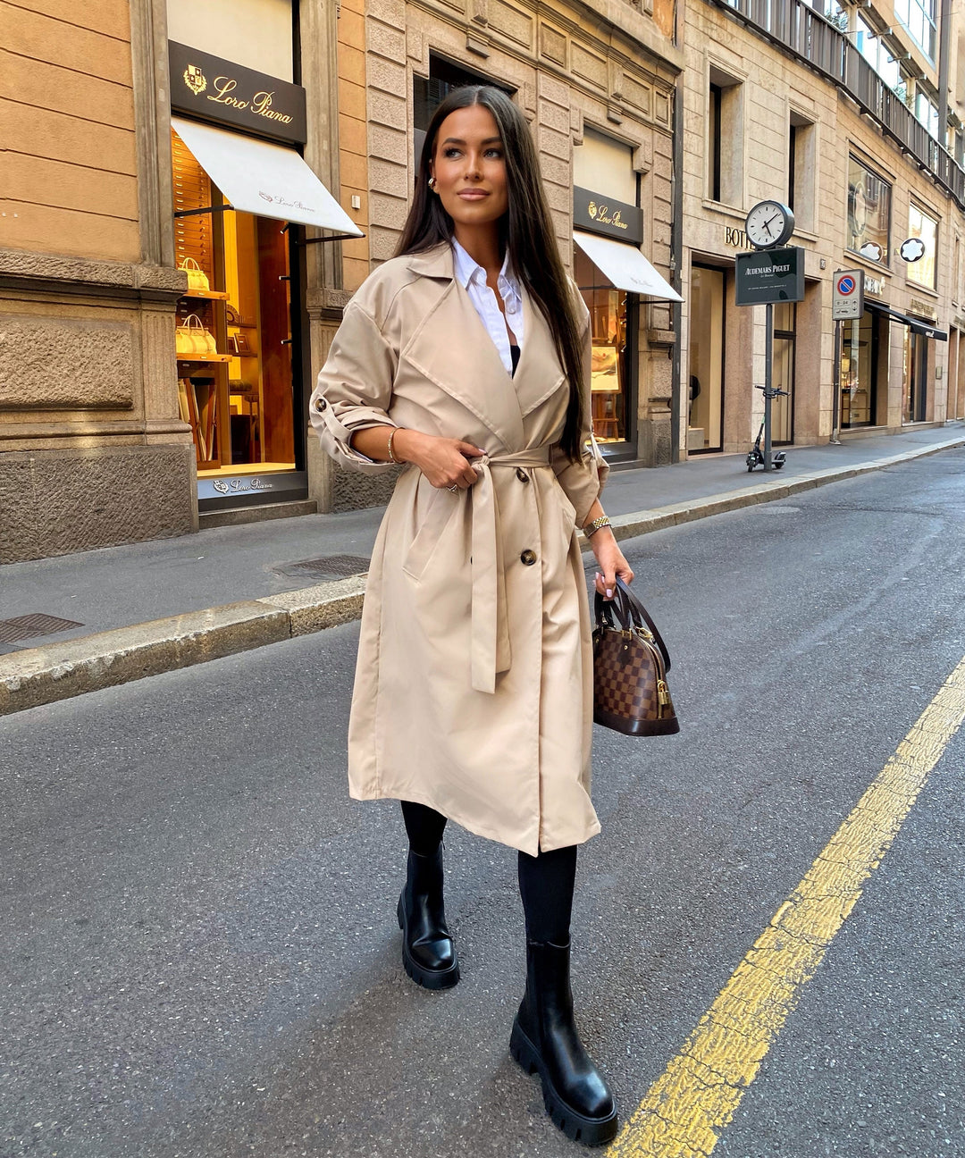 Leichter Damen Übergangsmantel in Beige, ideal für Frühlingstage.