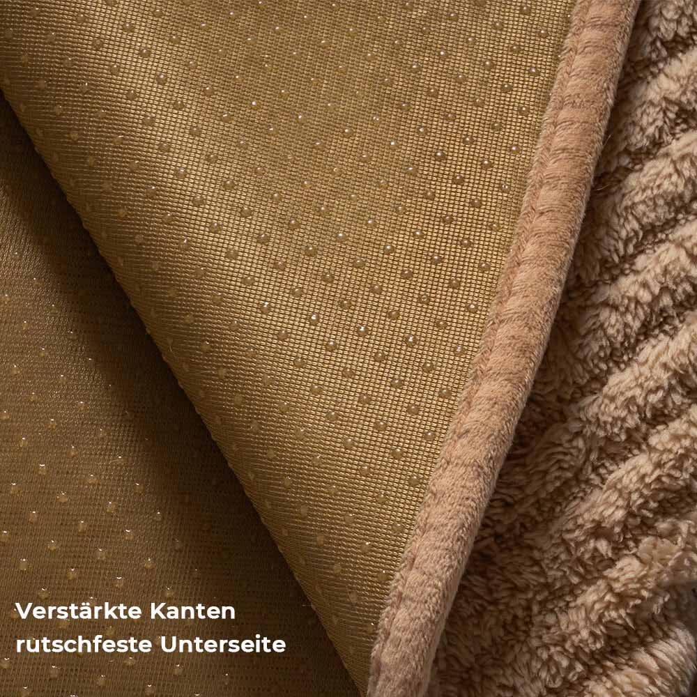 Moderner plüschiger Sofabezug in Beige mit Fischgrätenmuster, rutschfest und verdickt, für stilvollen Schutz.