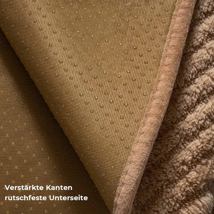 Moderner plüschiger Sofabezug in Beige mit Fischgrätenmuster, rutschfest und verdickt, für stilvollen Schutz.