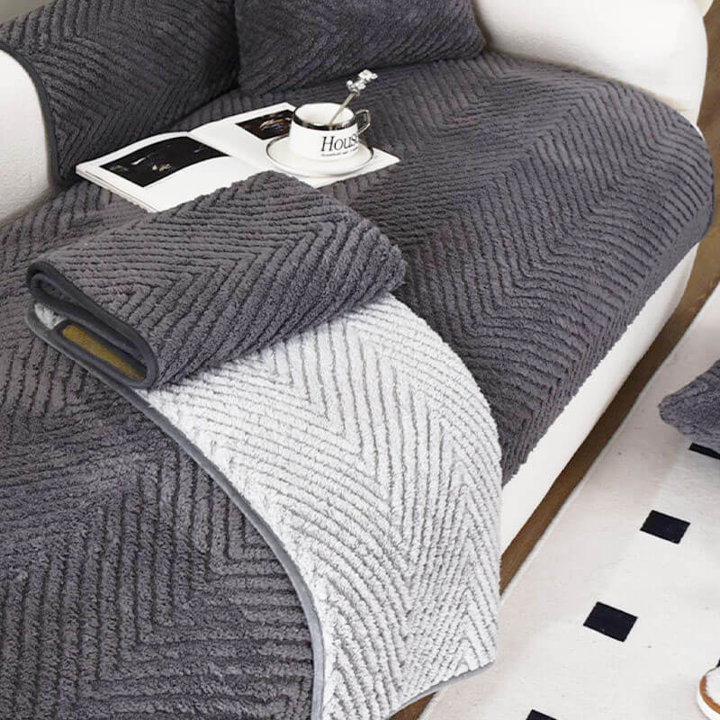 Kuscheliger, verdickter Plüsch-Couchbezug, rutschfest, bietet Wärme und Komfort für jede Couch im Wohnzimmer.