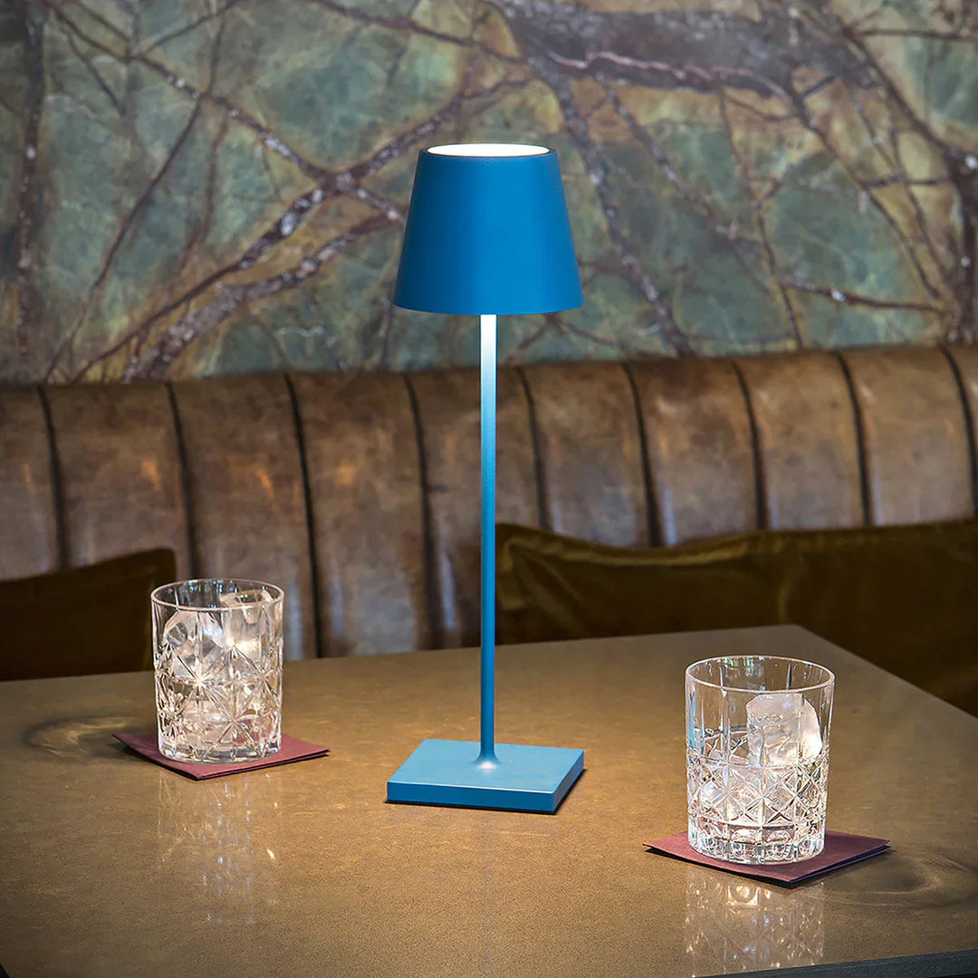 Dimmbare lange LED-Tischlampe, kabellos, modern, Aluminium für Wohn- & Schlafzimmer Ambiente.