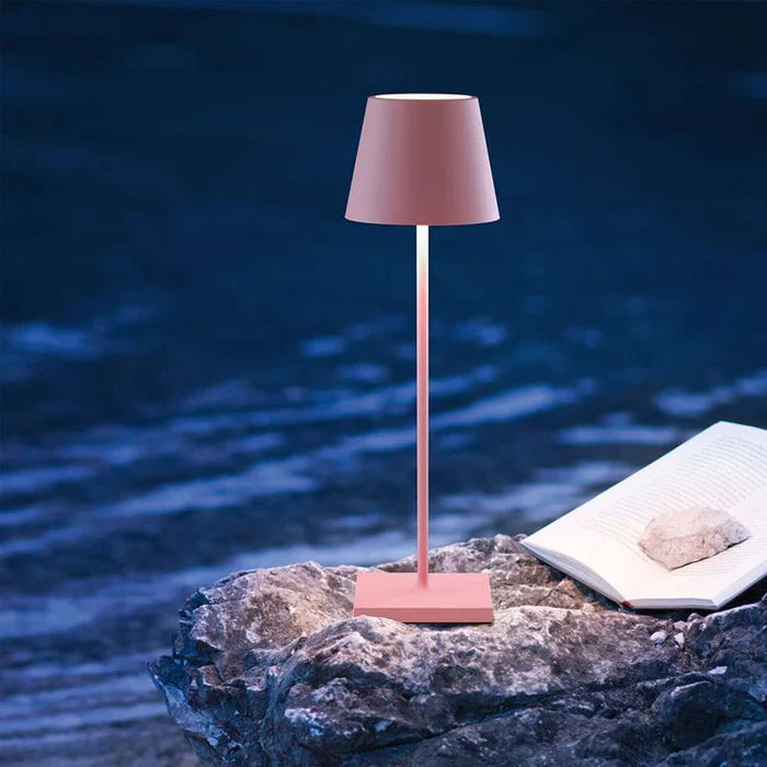 Moderne dimmbare LED-Tischlampe mit Touch-Steuerung, kabellos, USB-C, vielseitig für Innenräume.
