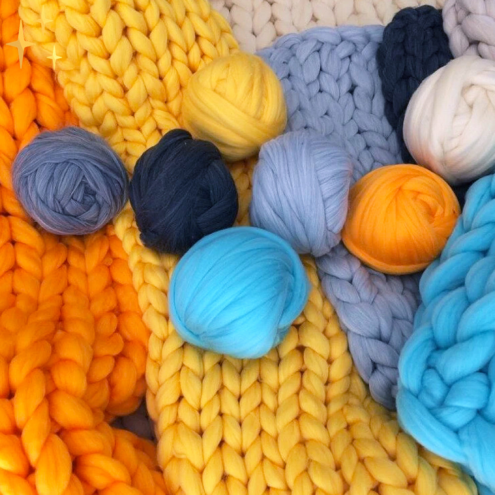 Handgestricktes Kissen aus weichem DIY Chunky XL Wollgarn. Ein gemütliches Accessoire für dein Sofa oder Bett.