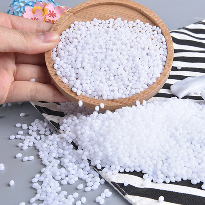 Praktisches kosmetisches DIY Zahnreparatur-Set für temporäre Zahnlückenfüllung. Einfache und schnelle Mundpflege zuhause.