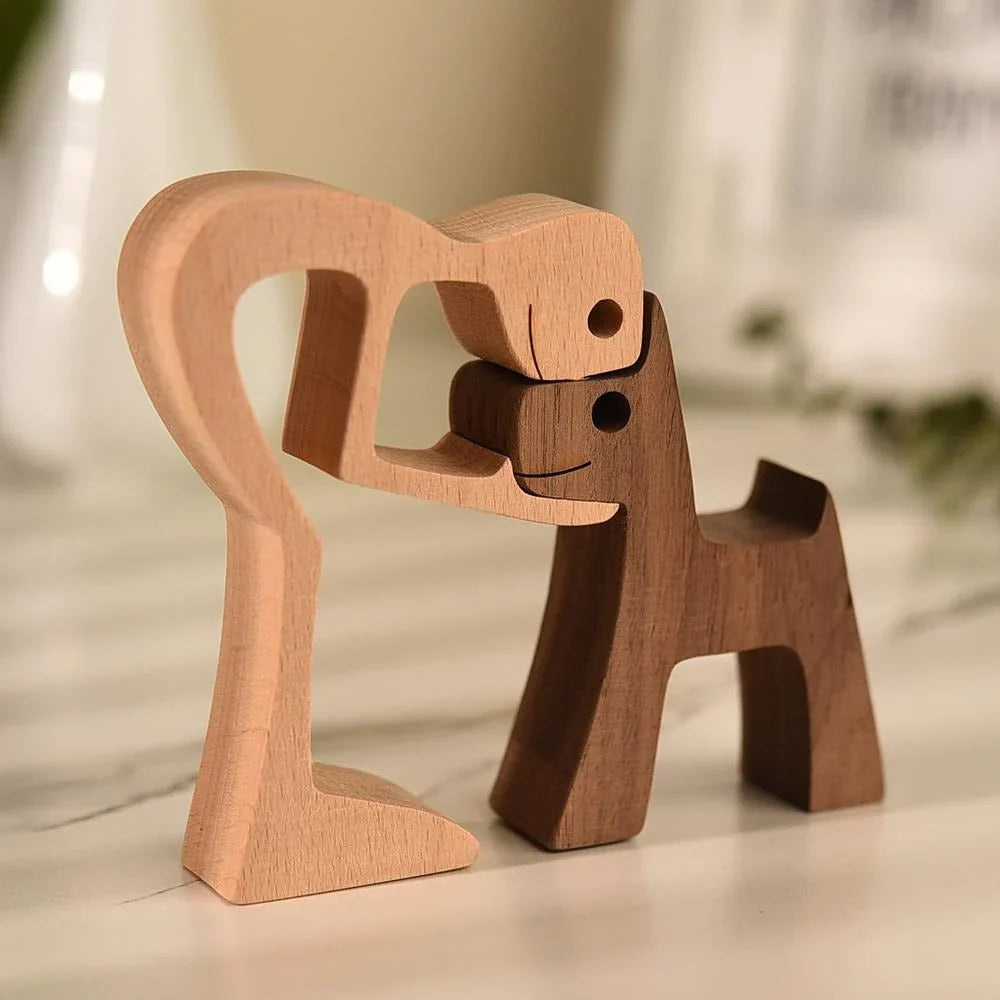 Liebevoll gefertigte handgeschnitzte Hundestatue, symbolisiert Tierliebe, perfekte Dekoration für Ihr Zuhause.