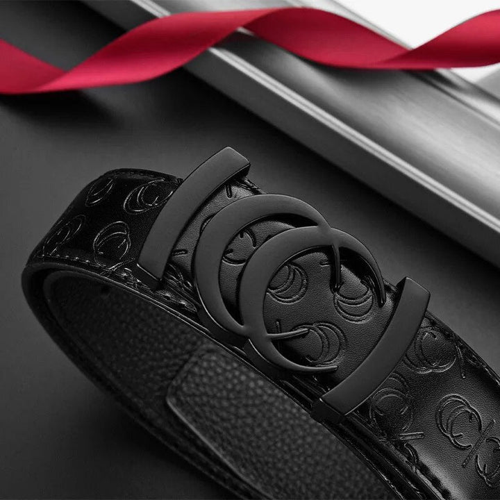 Eleganter Unisex Gürtel aus langlebigem Material, featuring eine glänzende Doppel-C-Schnalle. Für einen luxuriösen Stil.