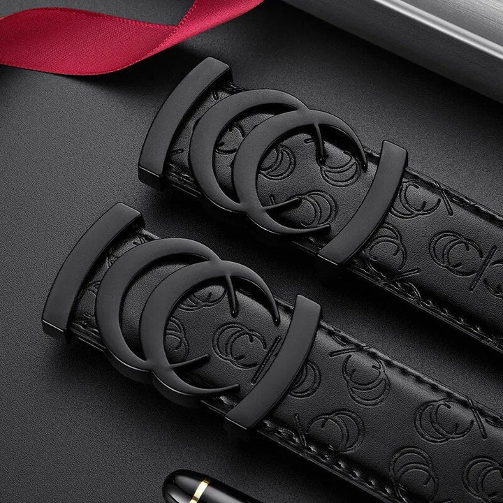Luxuriöser Unisex Gürtel mit Doppel-C-Schnalle, der jedem Look eine Note von Eleganz und zeitlosem Chic verleiht.