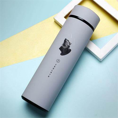 Elegante doppelwandige Trinkflasche 500ml. Ideal für Heißgetränke und Kaltgetränke unterwegs im Büro oder Outdoor.