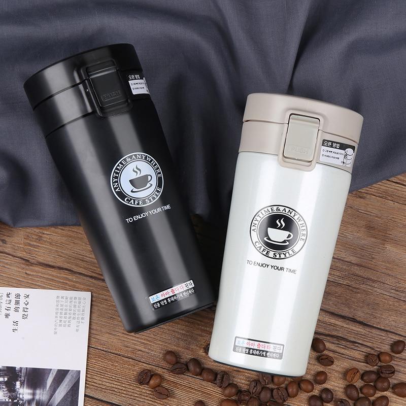 Robuster Edelstahl Isolierbecher, doppelwandig für optimalen Wärmeerhalt von Kaffee und Tee auf Reisen.