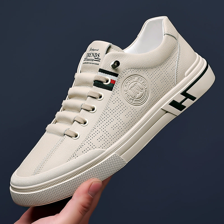 Zeitlose Business Casual Sneakers für Herren. Elegant, bequem & ideal für stilvolle Alltagsoutfits.