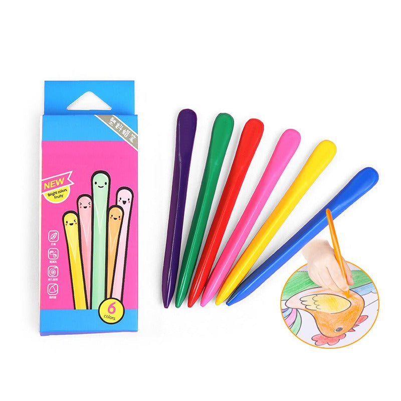 Kinderhand hält wischfesten Farbstift, zeigt ergonomisches Design für bequemes, fleckenfreies Malen. Montessori.