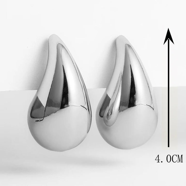 Tropfenförmige GlimmerDrops Ohrringe, schimmernder Damenschmuck, vielseitig kombinierbar für jeden Stil.