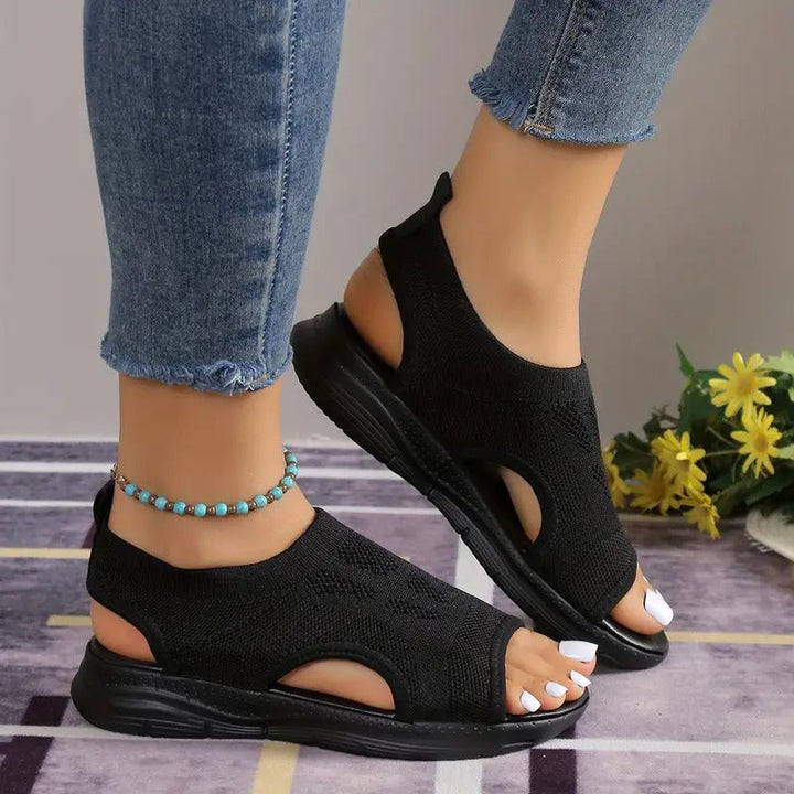 Detail der Fußgewölbestütze in orthopädischen Damen Sandalen. Fördert gesunde Füße und Fußentlastung.