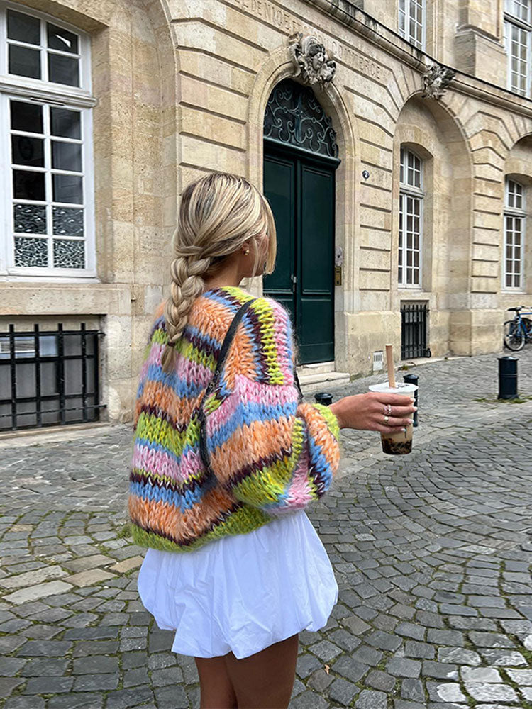 Farbenfroher Damen Strickpullover, warm & weich, ideal für die Herbstsaison.