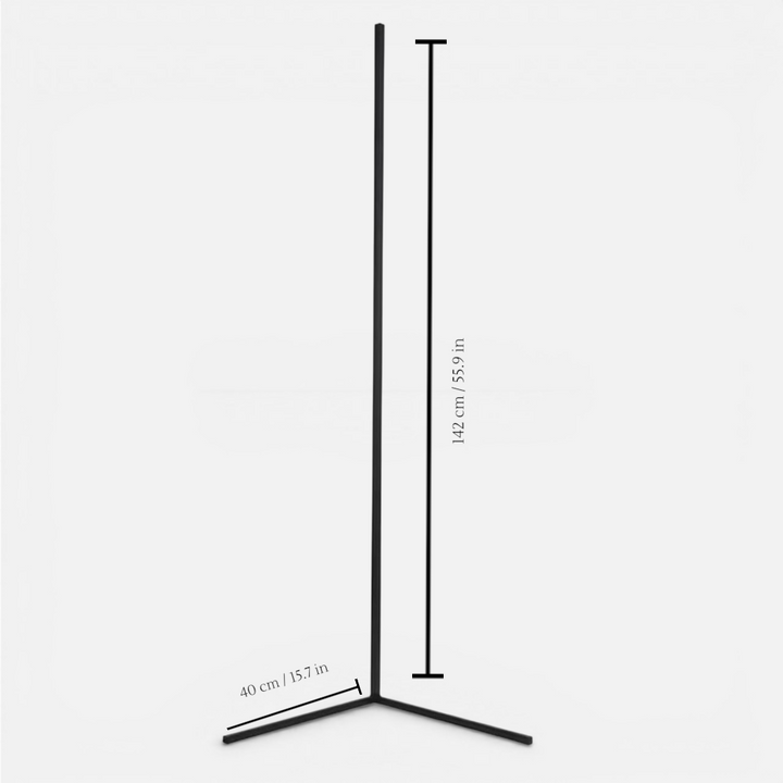 Zeitlose LED Stehlampe, modern und energiesparend. Dimmbar per Fernbedienung für jedes Ambiente.