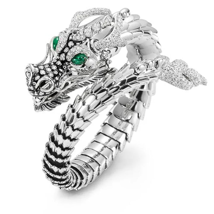 Unisex Glücksdrachenring aus Silber, detailreich gestaltet, symbolisiert Stärke, Glück und Mythologie.
