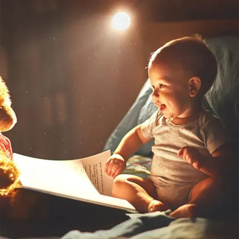 Energiesparendes LED Nachtlicht mit Bewegungsmelder, perfekt für Flur, Küche oder Kinderzimmer.
