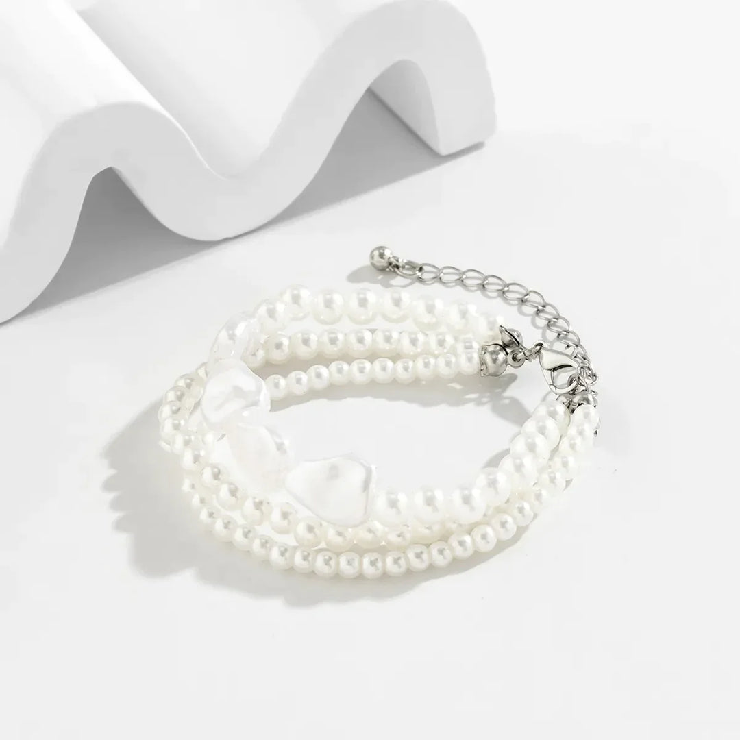 Zeitloses Damen Schichtarmband mit Perlen, ideal als Geschenk oder elegantes Accessoire für jede Frau.