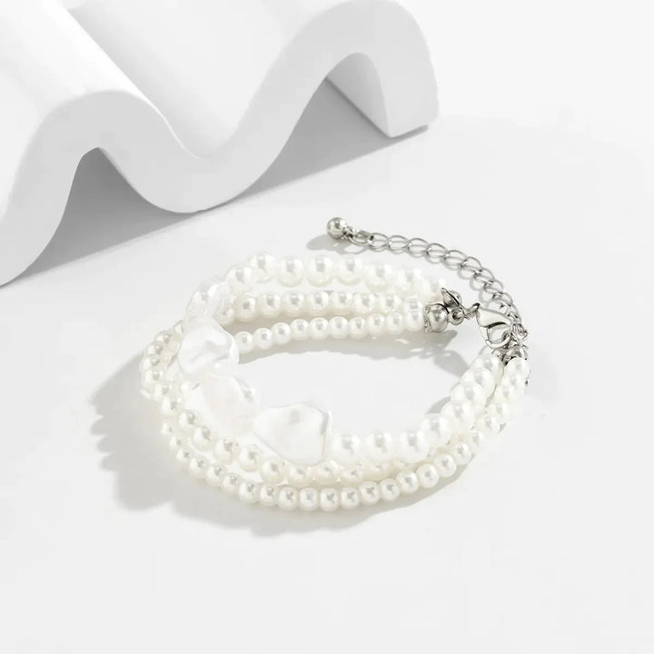 Zeitloses Damen Schichtarmband mit Perlen, ideal als Geschenk oder elegantes Accessoire für jede Frau.