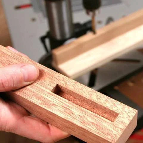 Detailaufnahme eines HSS Vierkantbohrers für Stemmarbeiten, zum Bohren perfekter quadratischer Löcher in Holz.