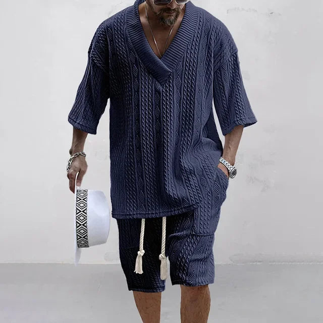 Stilvolles Herren Casual Set aus Shorts & Hemd. Ideale Freizeitkleidung, komfortabel und elegant. Männer Sommer Outfit.