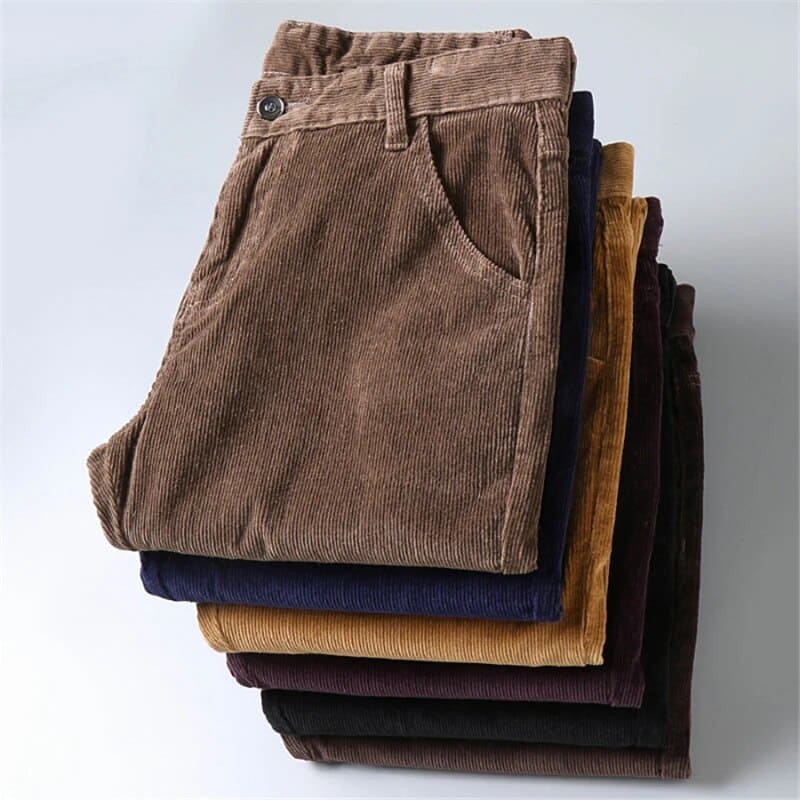 Moderne Herren Cordhose mit klassischem Design, bequem und vielseitig, ideal für den stilvollen Alltag von Männern.