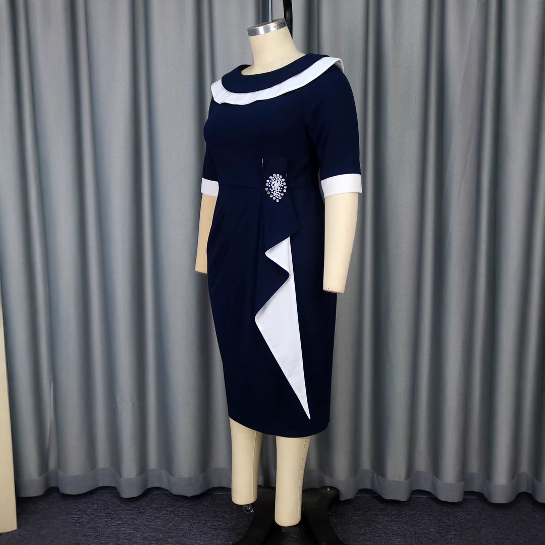 Schickes dunkelblaues Rüschenkleid für Damen, ideal als Abendkleid oder Cocktailkleid mit stilvollem Schnitt.